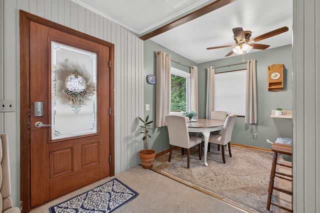 712 S CODY Road, Leclaire, IA 52753