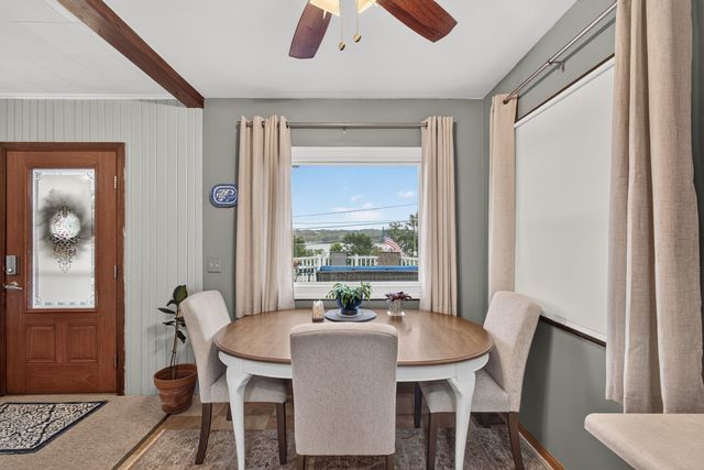 712 S CODY Road, Leclaire, IA 52753