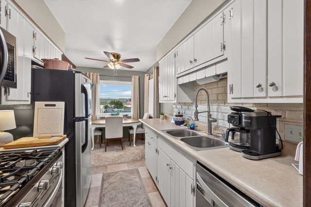 712 S CODY Road, Leclaire, IA 52753