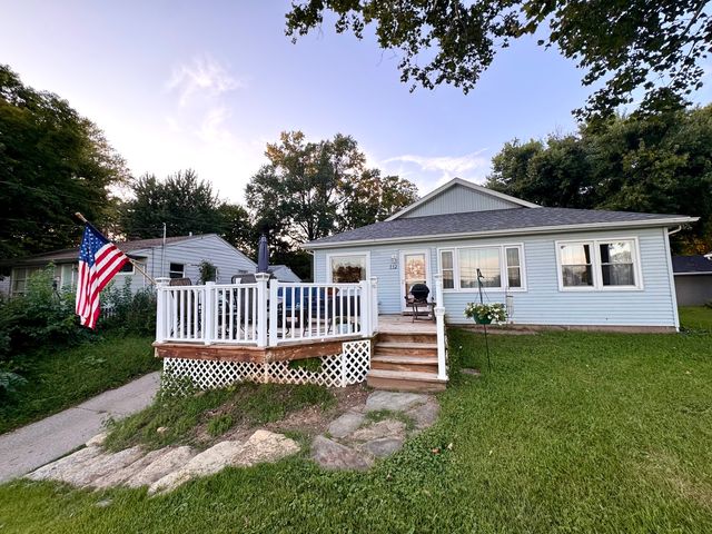 712 S CODY Road, Leclaire, IA 52753