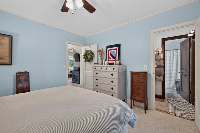 712 S CODY Road, Leclaire, IA 52753