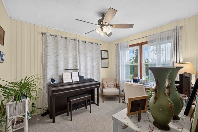 712 S CODY Road, Leclaire, IA 52753