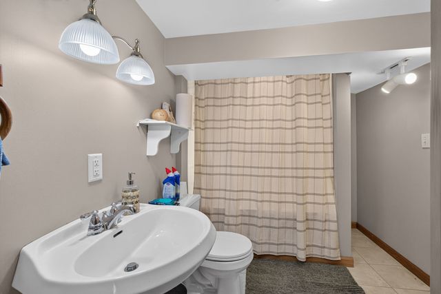 712 S CODY Road, Leclaire, IA 52753