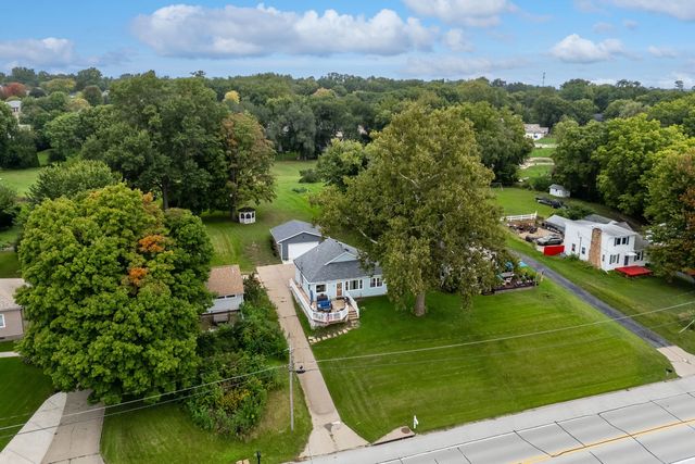 712 S CODY Road, Leclaire, IA 52753