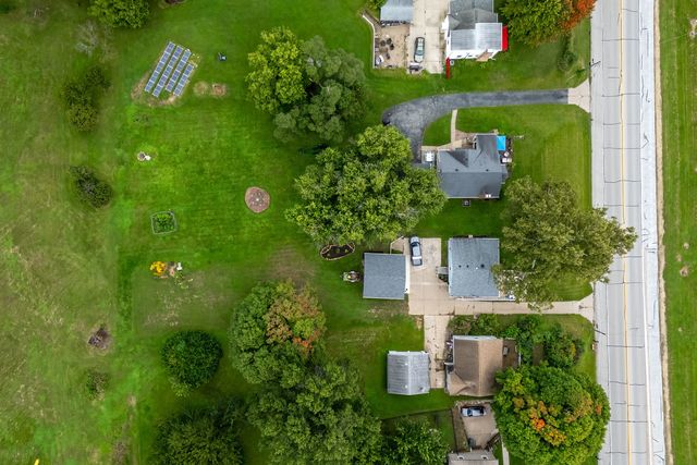 712 S CODY Road, Leclaire, IA 52753