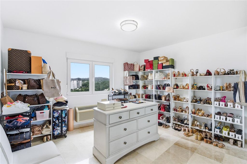 Image 26 of property listing at 1010 CALLE ORQUID 704, San Juan, PR 00927