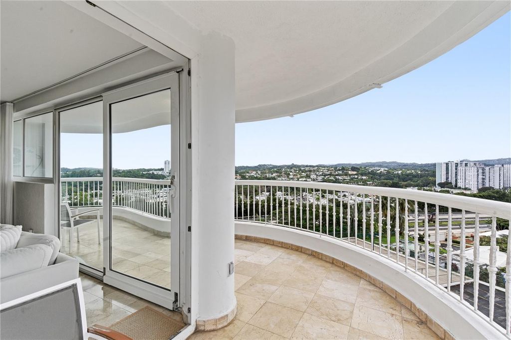 Image 32 of property listing at 1010 CALLE ORQUID 704, San Juan, PR 00927