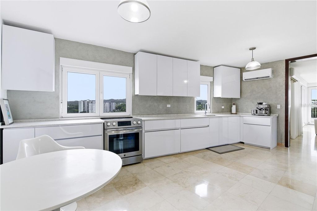 Image 6 of property listing at 1010 CALLE ORQUID 704, San Juan, PR 00927