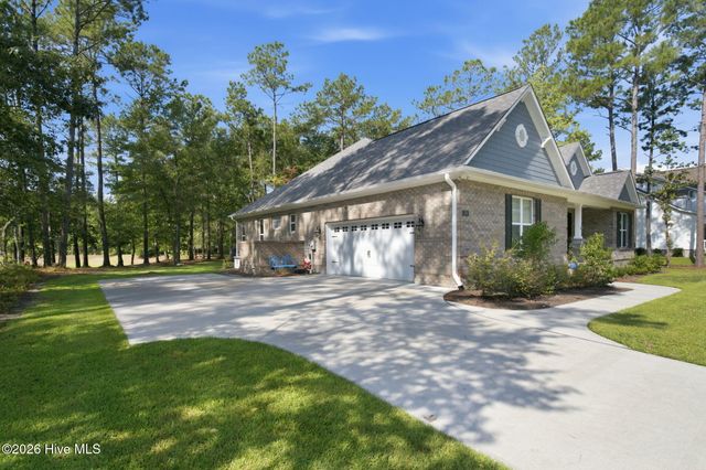 579 Hearthside Drive SE, Bolivia, NC 28422