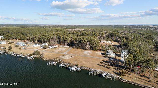 108 Blue Heron Court, Beaufort, NC 28516