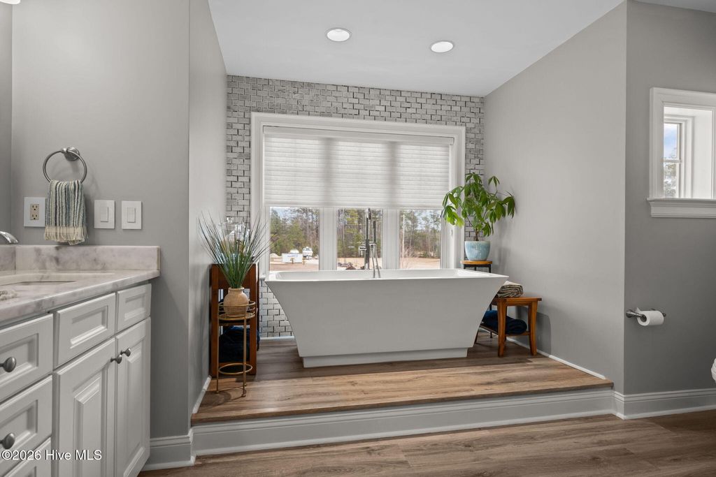 Image 23 of property listing at 108 Blue Heron Court, Beaufort, NC 28516