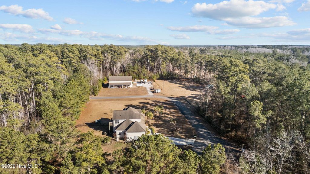 Image 3 of property listing at 108 Blue Heron Court, Beaufort, NC 28516