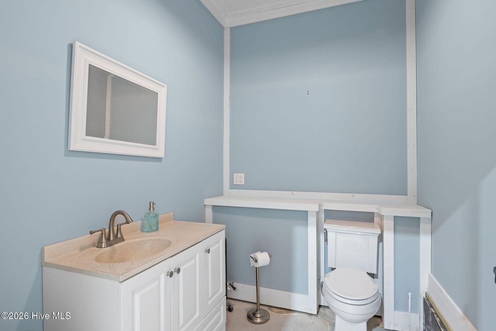 Image 43 of property listing at 108 Blue Heron Court, Beaufort, NC 28516