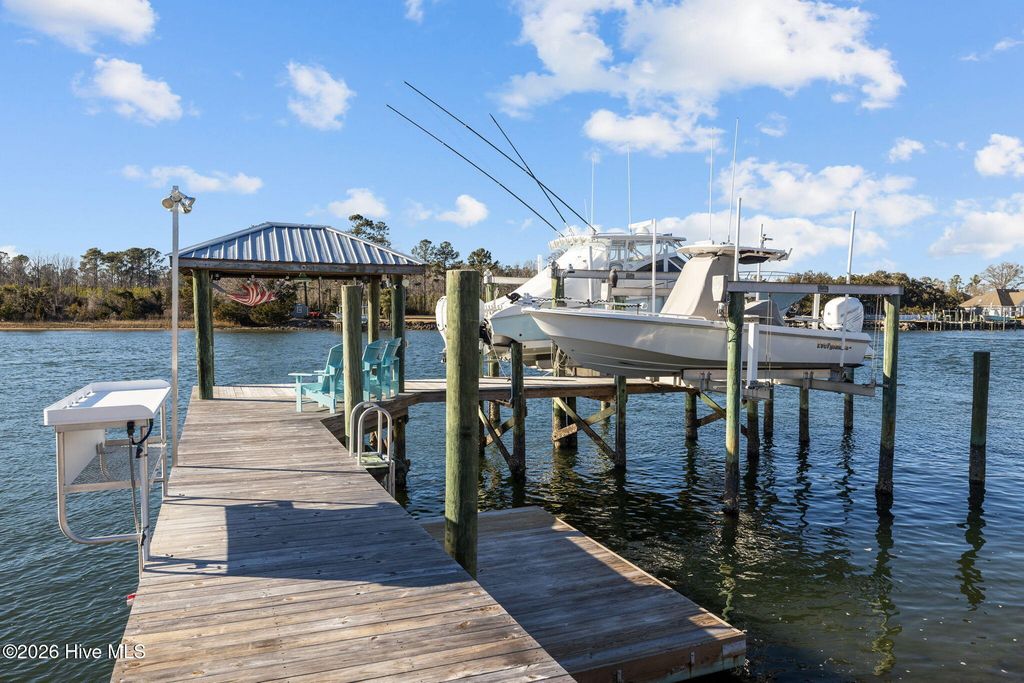 Image 67 of property listing at 108 Blue Heron Court, Beaufort, NC 28516