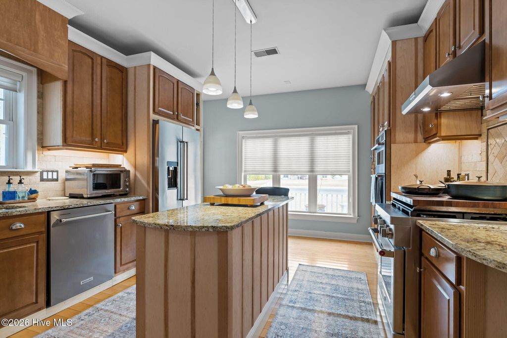 Image 7 of property listing at 108 Blue Heron Court, Beaufort, NC 28516