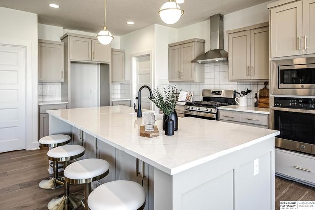5724 N 208th Street, Elkhorn, NE 68022