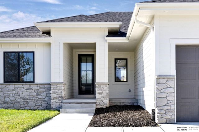 5724 N 208th Street, Elkhorn, NE 68022
