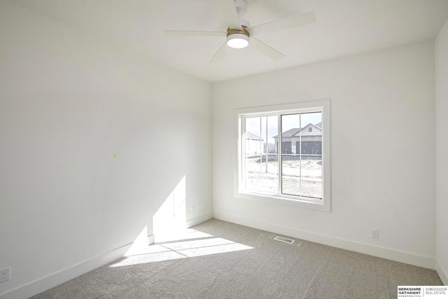 5724 N 208th Street, Elkhorn, NE 68022