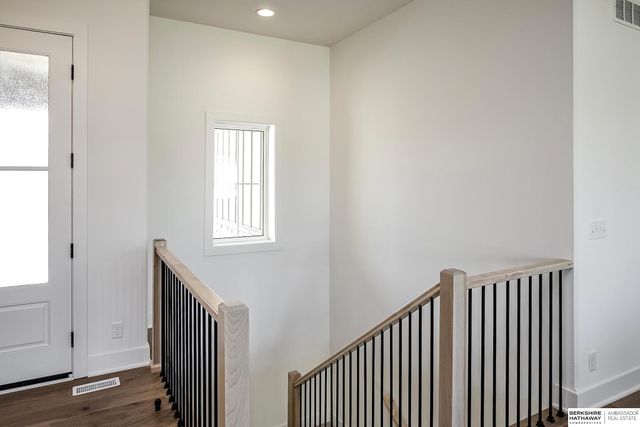 5724 N 208th Street, Elkhorn, NE 68022