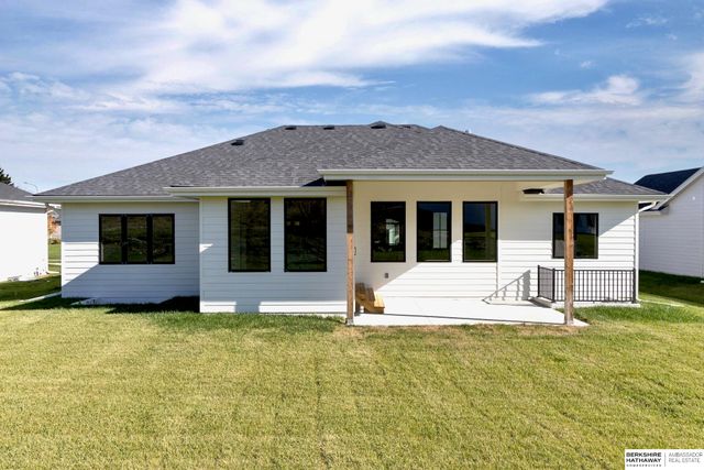 5724 N 208th Street, Elkhorn, NE 68022