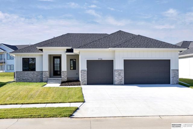 5724 N 208th Street, Elkhorn, NE 68022