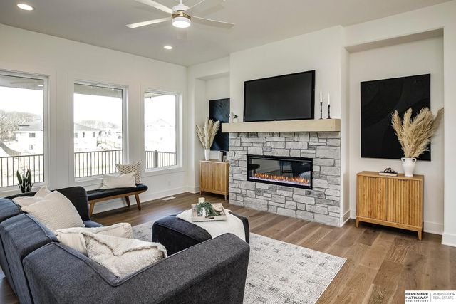 5724 N 208th Street, Elkhorn, NE 68022