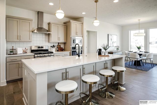 5724 N 208th Street, Elkhorn, NE 68022