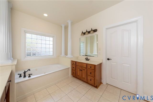 11455 Kings Pond Dr, Providence Forge, VA 23140