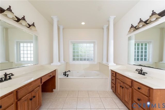 11455 Kings Pond Dr, Providence Forge, VA 23140