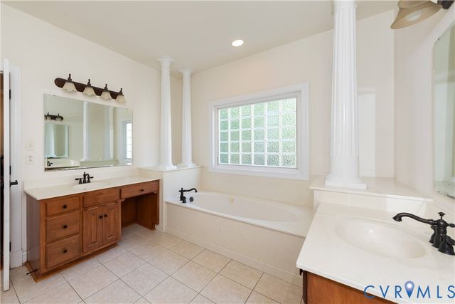 11455 Kings Pond Dr, Providence Forge, VA 23140