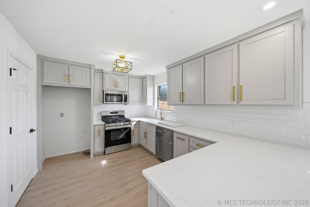 8217 S Date Avenue, Broken Arrow, OK 74011