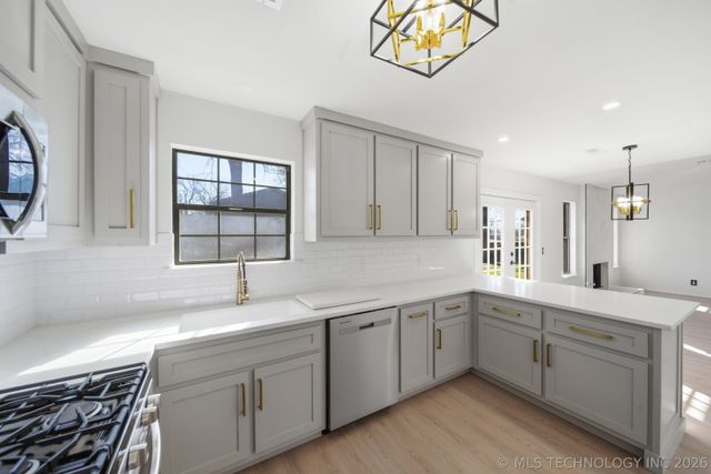 8217 S Date Avenue, Broken Arrow, OK 74011