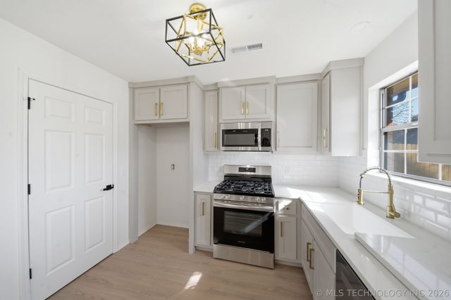 8217 S Date Avenue, Broken Arrow, OK 74011