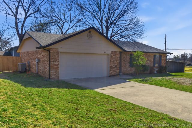 8217 S Date Avenue, Broken Arrow, OK 74011