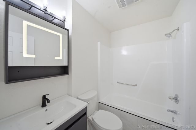 8217 S Date Avenue, Broken Arrow, OK 74011