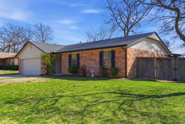 8217 S Date Avenue, Broken Arrow, OK 74011
