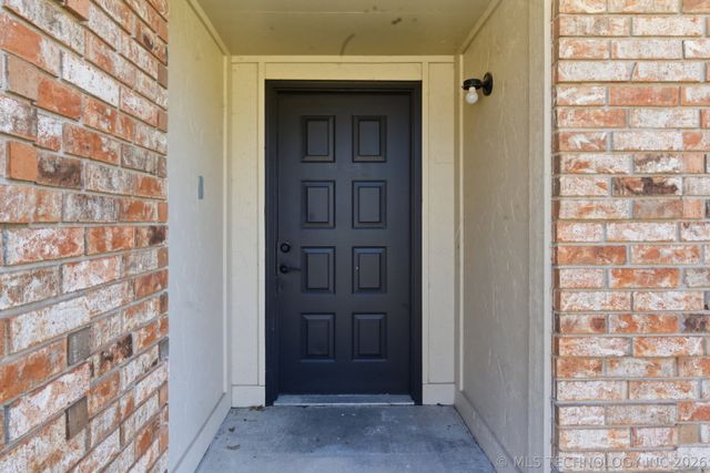 8217 S Date Avenue, Broken Arrow, OK 74011