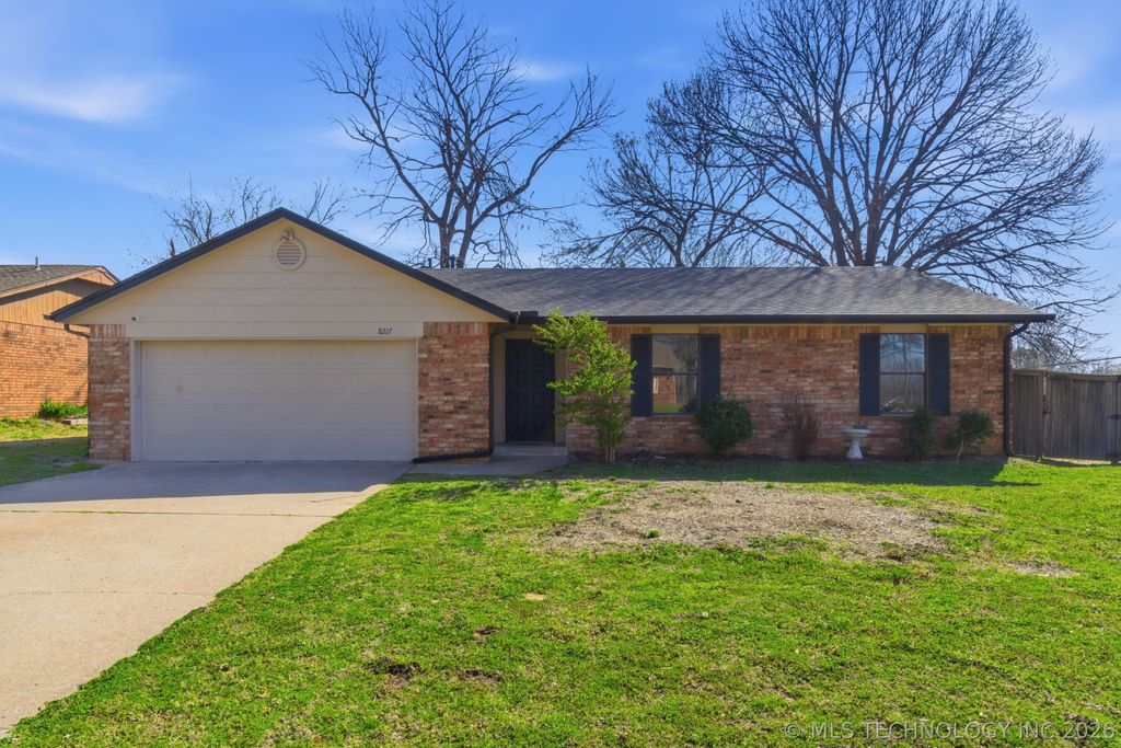 8217 S Date Avenue, Broken Arrow, OK 74011