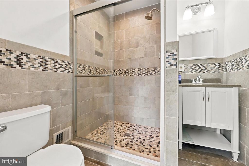 Image 19 of property listing at 301 GWYNEDD CT, Exton, PA 19341