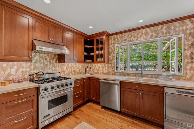 1670 Cabernet Ln, St. Helena, CA 94574