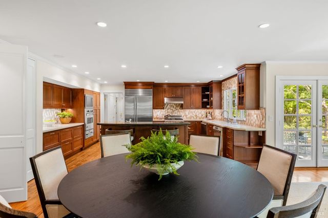 1670 Cabernet Ln, St. Helena, CA 94574