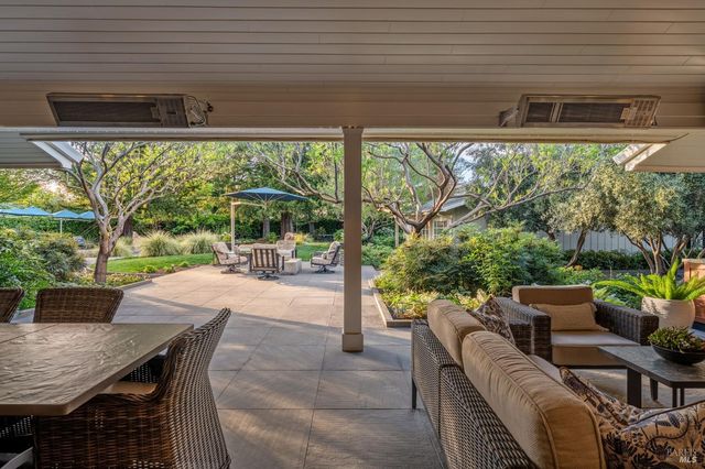 1670 Cabernet Ln, St. Helena, CA 94574