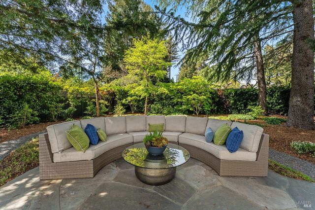 1670 Cabernet Ln, St. Helena, CA 94574