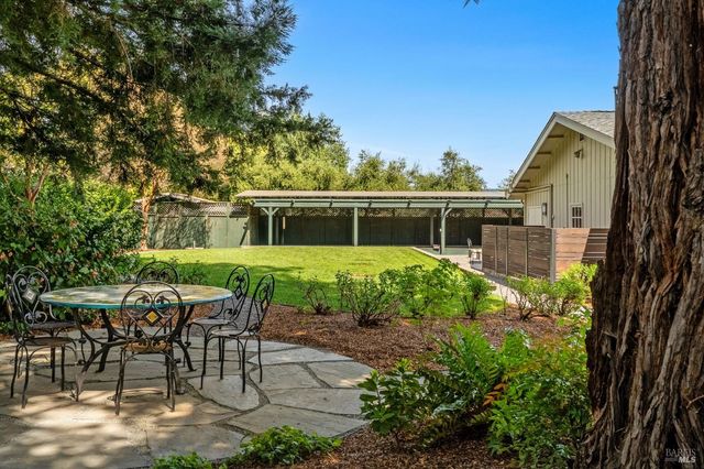 1670 Cabernet Ln, St. Helena, CA 94574