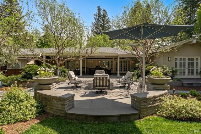 1670 Cabernet Ln, St. Helena, CA 94574