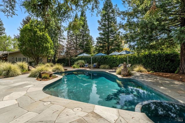 1670 Cabernet Ln, St. Helena, CA 94574