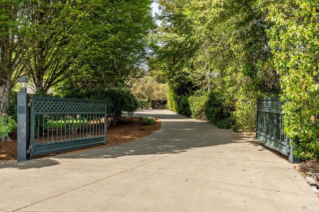 1670 Cabernet Ln, St. Helena, CA 94574