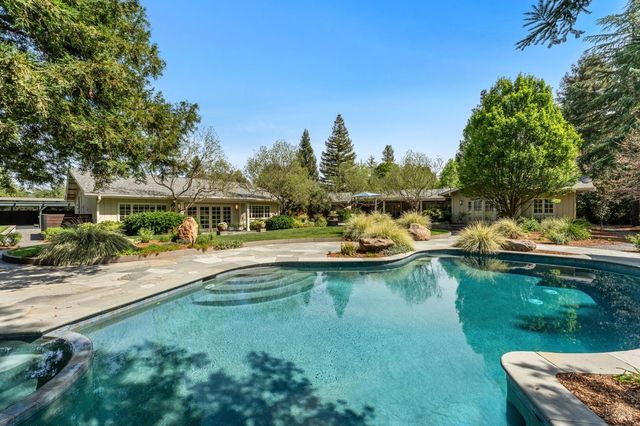 1670 Cabernet Ln, St. Helena, CA 94574