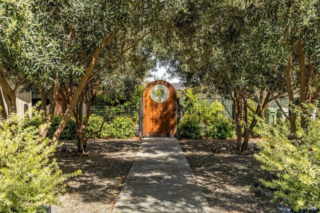 1670 Cabernet Ln, St. Helena, CA 94574