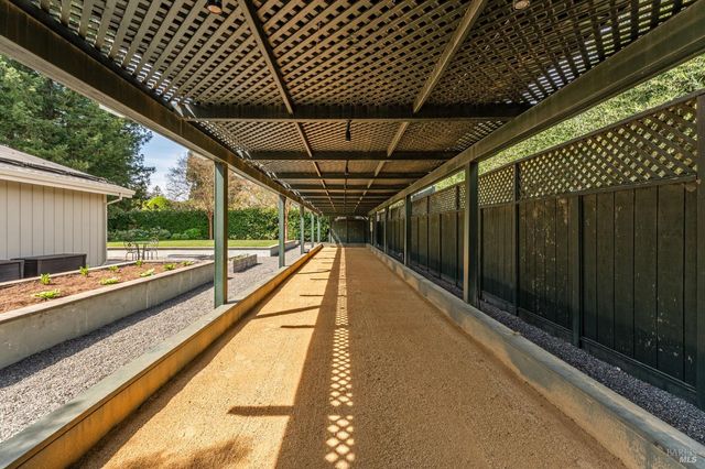 1670 Cabernet Ln, St. Helena, CA 94574